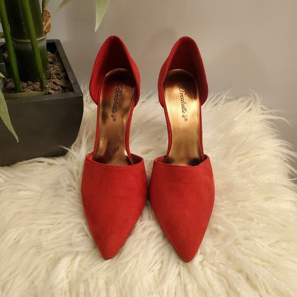 Breckelle's Megan 21 Red Faux Suede Pointed Toe Pumps 8 - Picture 1 of 8